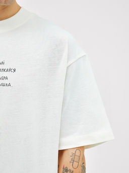 Футболка мужская светло-молочная с принтом в виде надписи св.молочный +печать 111883 - Mark formelle фото 17