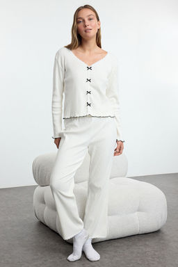 Trendyolmilla Beyaz Pamuklu Dantelli ve Kurdele/Fiyonk Detayl? Fitilli Orme Pijama Tak?m? THMAW25PT00206 фото 6