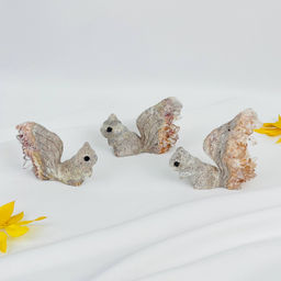 Белка из камня с друзами Горного Хрусталя