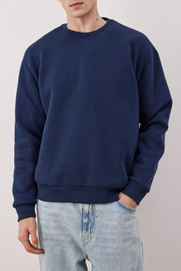 TRENDYOL MAN Tas Oversize/Genis Kesim Yaz? Nak?sl? Kal?n Ici Polar Sweatshirt TMNAW25SW00091 - Trendyolmilla фото 17