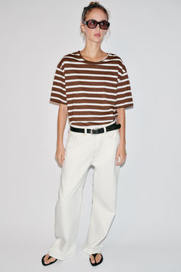 CAMISETA MANGA CORTA RAYAS / Marr?n