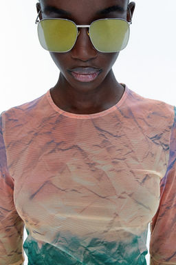 Top transparente estampado