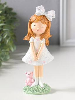 Фигурка полистоун «Малышка в платье в горох, с бантом в волосах, с мишкой», 6.5×4.5×16.8 см