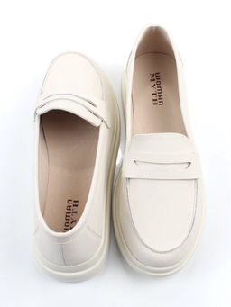 03-M37-11 MILK Лоферы женские (натуральная кожа)