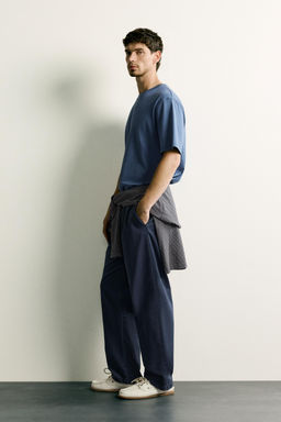 PANTAL?N CHINO STRAIGHT FIT PLIEGUES / Marino
