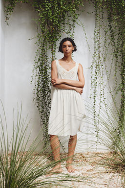 VESTIDO PLIEGUES BORDADOS FLORALES / Blanco roto - Zara фото 6