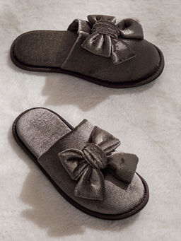 Fiyonk Fig?rl? Kad?n Pel?? Ev Terli?i