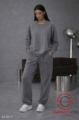 Спортивный костюм со стразами