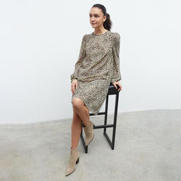 Платье женское короткое MINAKU: Green trend, бежевое, размер 42