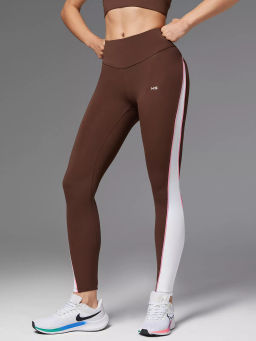 Спортивные леггинсы с фигурными вставками