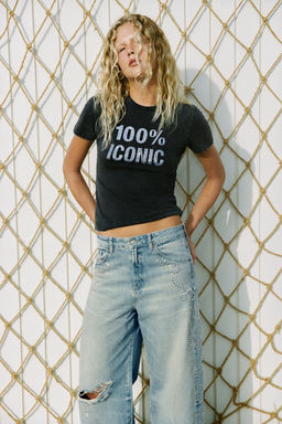 CAMISETA LAVADA TEXTO BRILLOS / Gris antracita