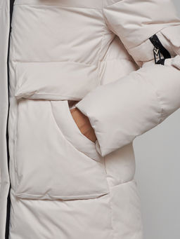 Зимняя женская куртка модная с капюшоном бежевого цвета 589827B - RoccaManer фото 14