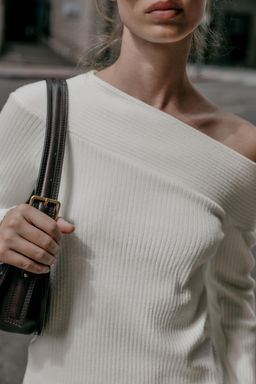 SOFT RIBBED ASYMMETRIC TOP - Zara фото 3