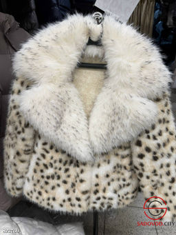 Шуба женская с меховым воротником