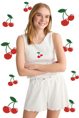 Trendyolmilla Beyaz Kiraz Nak?sl? Baby Overlok Detayl? Fitilli Sortlu Orme Pijama Tak?m? THMSS25PT00112