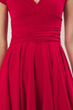 TRENDYOLMILLA K?rm?z? Duz Buzgu/Drape Mini K?sa Kol Skater/Belden Ac?lan Esnek Orme Elbise TWOSS25EL00532 фото 4