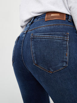 Утепленные женские джинсы зауженного кроя на Байке