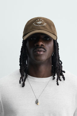GORRA BORDADO COMBINADO / Marr?n