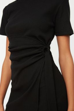 TRENDYOLMILLA Siyah Baglama Detayl? Bisiklet Yaka Triko Gorunumlu Mini Orme Elbise TWOSS22EL0751 фото 4