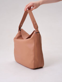 Сумка кожаная на плечо Azaro 30925 бежевая нуга