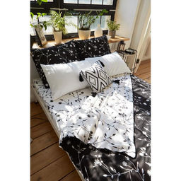 Постельное бельё Этель 2 сп Flowers (вид 3) 175х215 см, 200х220 см, 70х70 см -2 шт,поплин 125 г/м2  фото 2