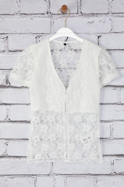 Trendyolmilla Ekru Dantel V Yaka Dugmeli Fitted/Vucuda Oturan Orme Bluz TWOSS25BZ00092  фото 5