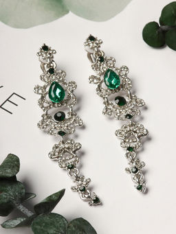 Клипсы для ушей висячие со стразами QF Ажур, капли с завитками, цвет бело-изумрудный в серебре