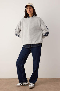 Gri Melanj Oversize/Genis Kesim Slogan S?rt Bask?l? Bisiklet Yaka Orme Sweatshirt TWOAW26SW00236