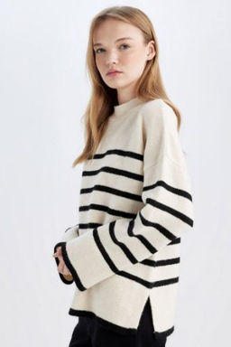 Oversize Genis Kal?p Yar?m Bal?kc? Yaka Cizgili Triko Kazak