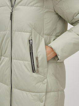 Куртка Бренд Visdeer ПРЕМИУМ КЛАССА зимняя с мехом ЕНОТА светло-зеленого цвета фото 9