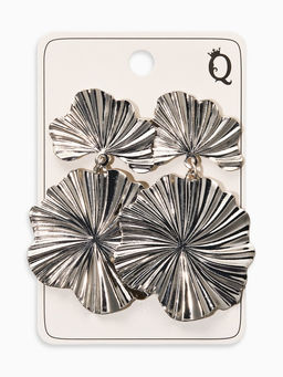 Цена за 2 шт. Серьги металл «Атмосфера» сжатые цветы, цвет серебро