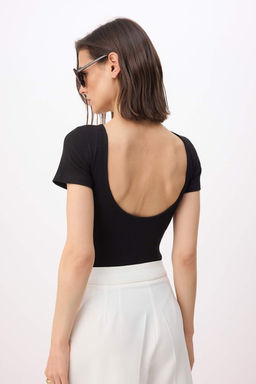 Siyah Vucuda Oturan K?sa Kollu C?tc?tl? Fitilli Esnek Orme Body TWOSS26BD00027 - Trendyolmilla фото 4