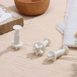 Цена за 2 шт. Плунжеры кондитерские Доляна Звёздочка, набор 3 шт.: d=2 см, d=2.2 см, d=2.5 см, пластик, белые