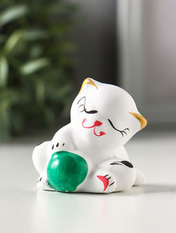 Фигурка керамика «Котик с мячом», 5.5 см, белый, МИКС