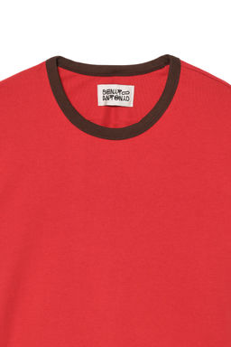 CAMISETA SLIM FIT RIB CONTRASTE / Rojo