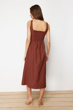 Kahverengi Belden Ac?lan Midi Korse Dikis Detayl? Midi Dokuma Elbise TWOSS24EL00038