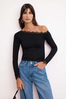 Siyah Fitted/Vucuda Oturan Asimetrik Yaka Uzun Kollu Dantel Detayl? Tul Orme Bluz TWOSS26BZ00662