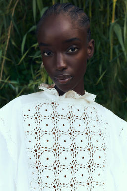 CONTRAST KNIT BLOUSE