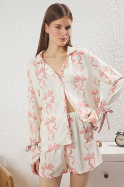 Trendyolmilla Ekru Baglamal?/Kurdele/Fiyonklu ve Biyeli Viskon Sortlu Dokuma Pijama Tak?m? THMSS24PT00047  фото 19