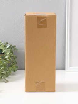 Сувенир полистоун "Мужчина-доктор в белом халате с медицинской картой" 25,5 см