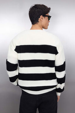 TRENDYOL MAN Koyu Yesil Casual Oversize Fit Genis Kal?p Bisiklet Yaka Cizgili Triko Kazak TMNAW23KZ00106 - Trendyolmilla фото 40