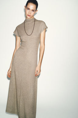 VESTIDO MAXI CUELLO ALTO / Crudo