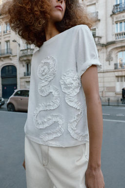CAMISETA FLOR VOLUMEN / Blanco - Zara фото 2