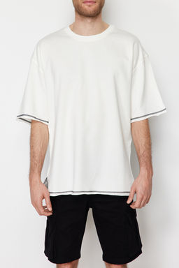 Ekru Oversize Dikis Detayl? %100 Pamuklu T-Shirt TMNSS24TS00094