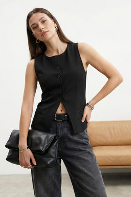 Siyah Fleto Cep Detayl? Vucuda Oturan Dugmeli Regular Orme Bluz Yelek TWOSS25YE00031