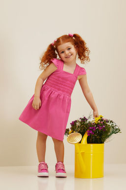 Розовое плетеное платье для девочки