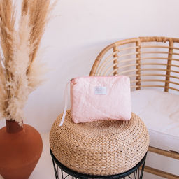 Косметичка на молнии простая, со стёжкой Цветы, розовая