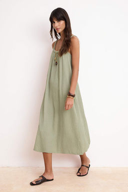 Haki Shift/Duz Havuz Yaka Kolsuz Midi Dokulu Orme Elbise TWOSS26EL00606 - Trendyolmilla фото 2