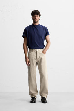 STRAIGHT-LEG JEANS WITH POCKET