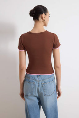 Ac?k Mavi Fitted/Vucuda Oturan K?sa Kollu Biyeli Fitilli Esnek Orme Bluz TWOSS26BZ00253 - Trendyolmilla фото 8